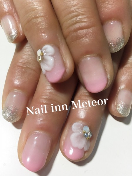 ピンク シルバーラメ グラ 3d花 Nail Inn Meteor 大府市のネイルサロン