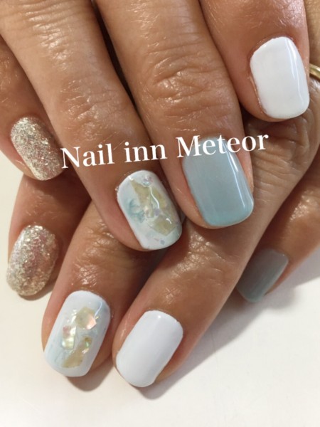 水色 白 ラメ シェルアートspring Nail Inn Meteor 大府市のネイルサロン